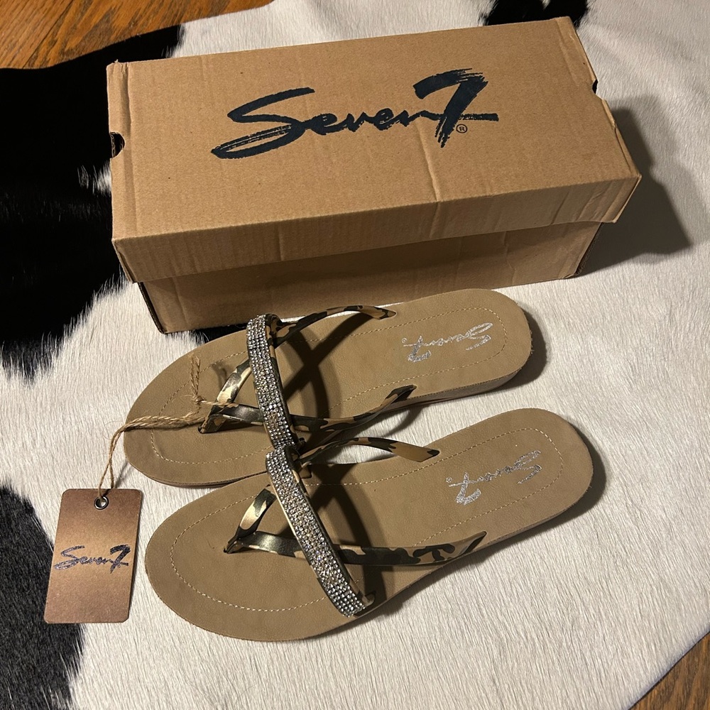 Seven sandals size 9 camo w/rhinestones
